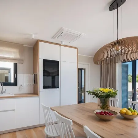 Ferienhaus Mit Privatpool Fur 8 Personen Ca 190 Qm In Rogoznicko, Dalmatien Norddalmatien Zecevo