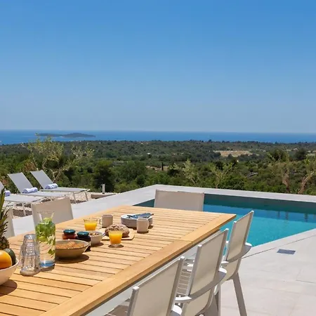 Ferienhaus Mit Privatpool Fur 8 Personen Ca 190 Qm In Rogoznicko, Dalmatien Norddalmatien Holiday home Zecevo