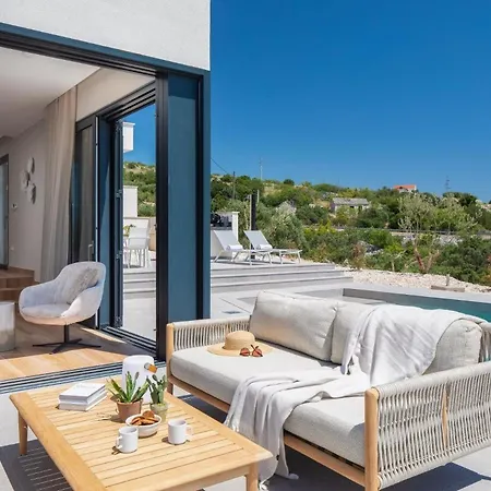 Ferienhaus Mit Privatpool Fur 8 Personen Ca 190 Qm In Rogoznicko, Dalmatien Norddalmatien Holiday home