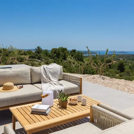 Ferienhaus Mit Privatpool Fur 8 Personen Ca 190 Qm In Rogoznicko, Dalmatien Norddalmatien * Zecevo
