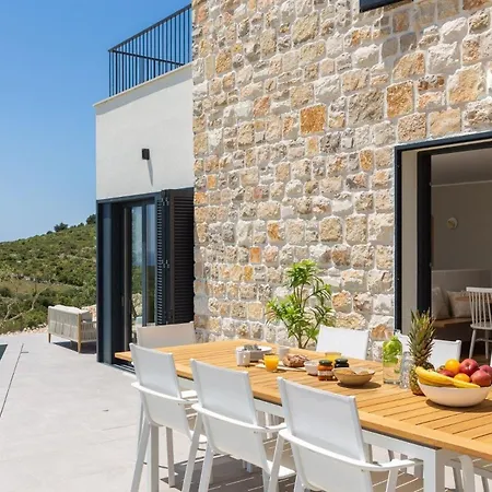 Ferienhaus Mit Privatpool Fur 8 Personen Ca 190 Qm In Rogoznicko, Dalmatien Norddalmatien *